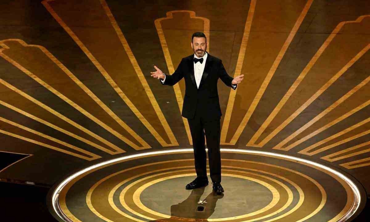 O apresentador Jimmy Kimmel volta a assumir o posto de mestre de cerimônias, na noite de hoje -  (crédito: Patrick T. Fallon -12/3/2023 / AFP)