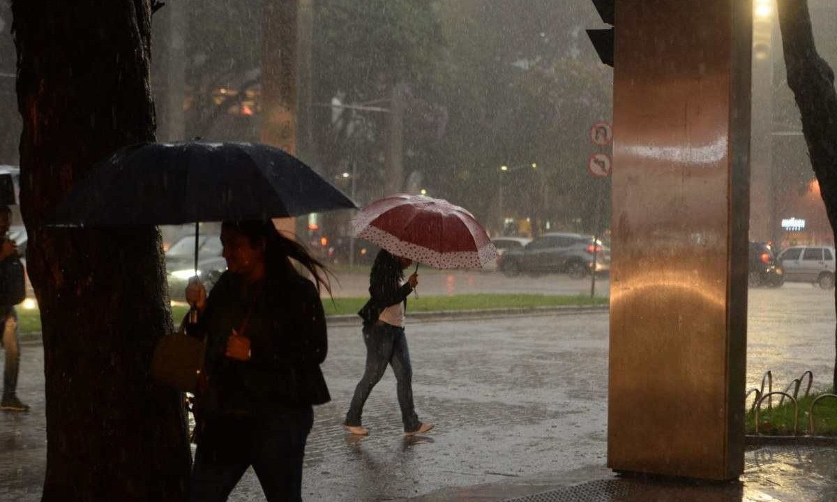Defesa Civil emitiu alerta para chuva em Belo Horizonte -  (crédito: Túlio Santos/EM/D.A.Press)