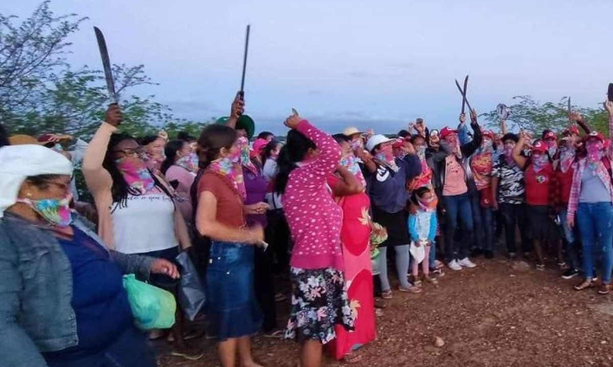 Integrantes do MST cobram cumprimento de acordo por abastecimento de água em Juazeiro, na Bahia -  (crédito: Divulgação/MST-BA)