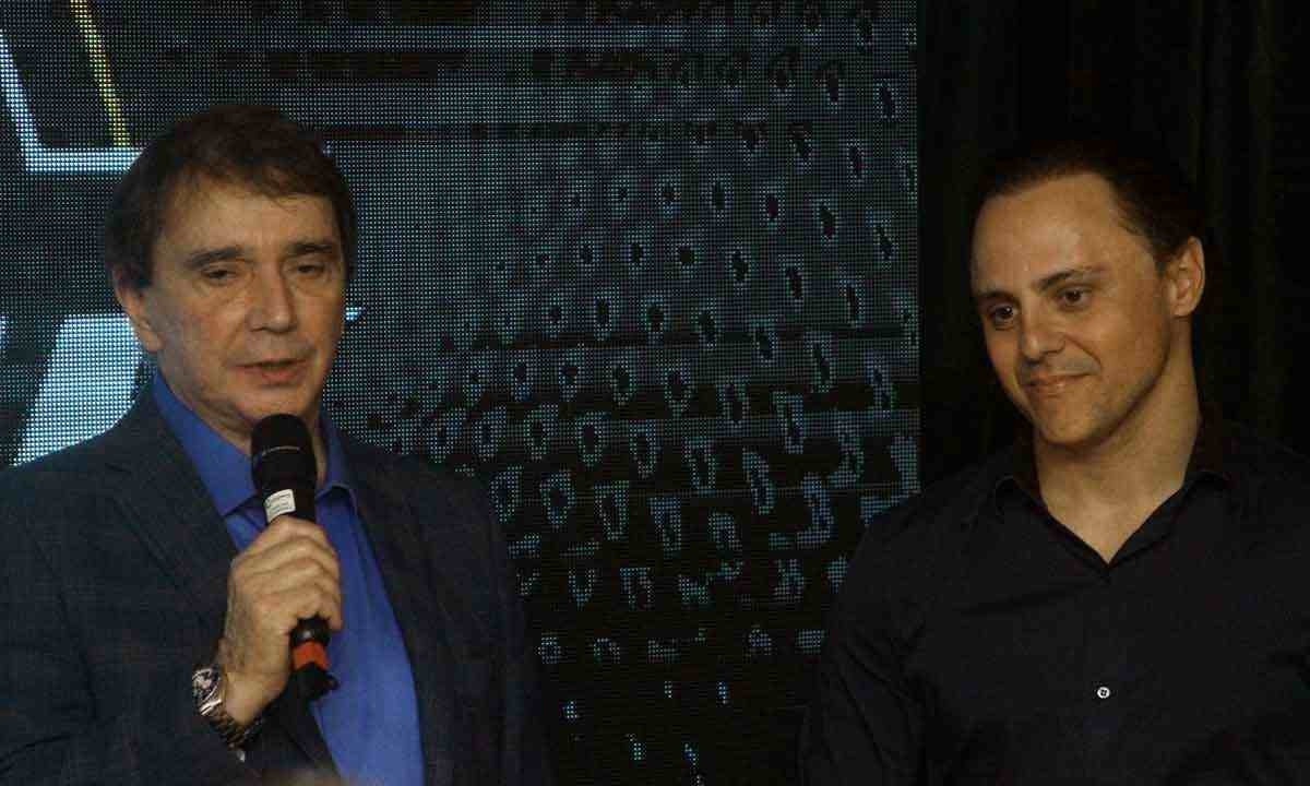 O jornalista Reginaldo Leme e o ex-piloto de Fórmula 1 Felipe Massa durante evento da Stock Car em Belo Horizonte -  (crédito: Marcos Vieira /EM/DA. Press)