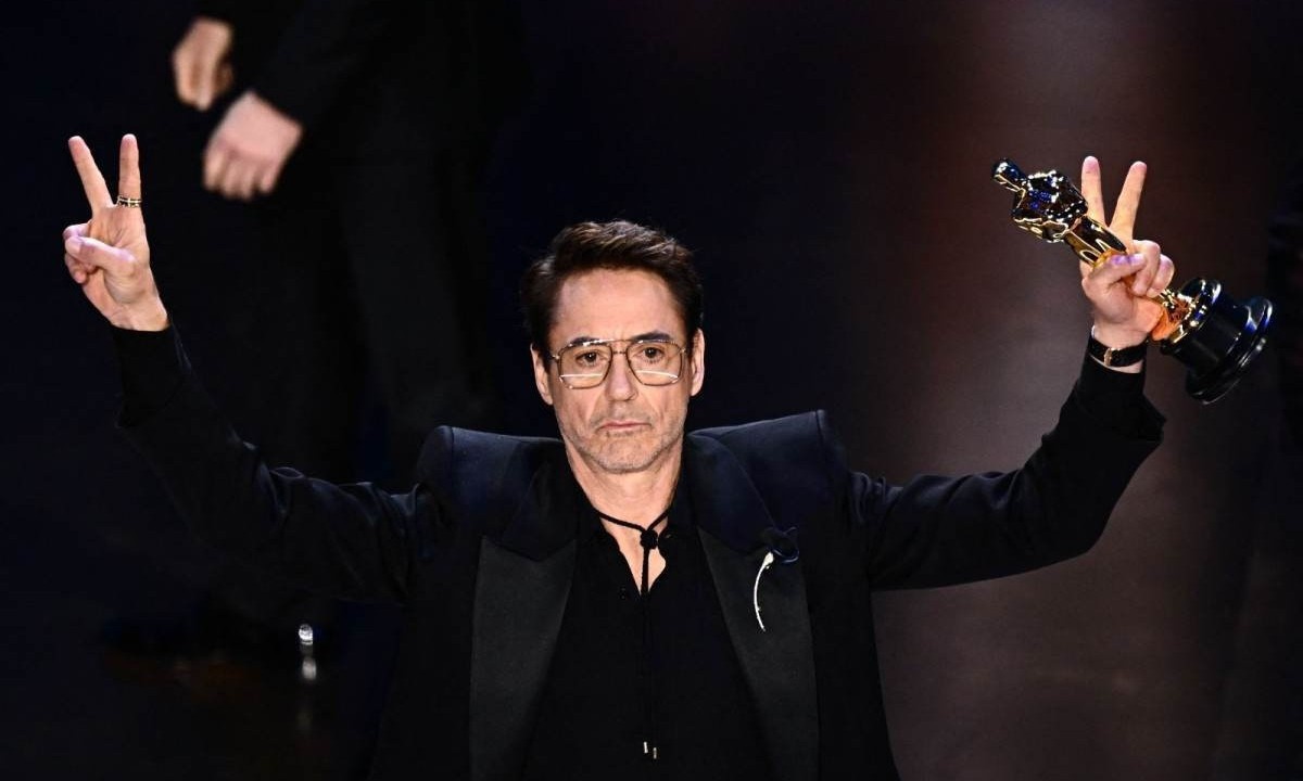 Robert Downey Jr recebeu o prêmio de melhor ator coadjuvante por seu papel em 