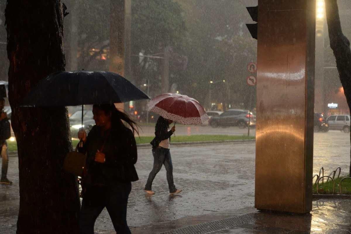 Chuva forte pode atingir quase 300 cidades de Minas