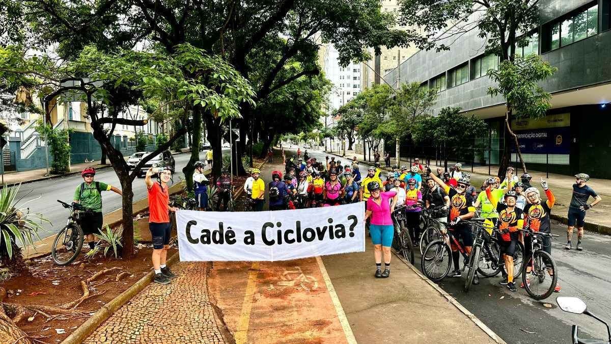 BH: ciclistas pedalam por ciclovia da Afonso Pena e pedem cumprimento do Plano Diretor