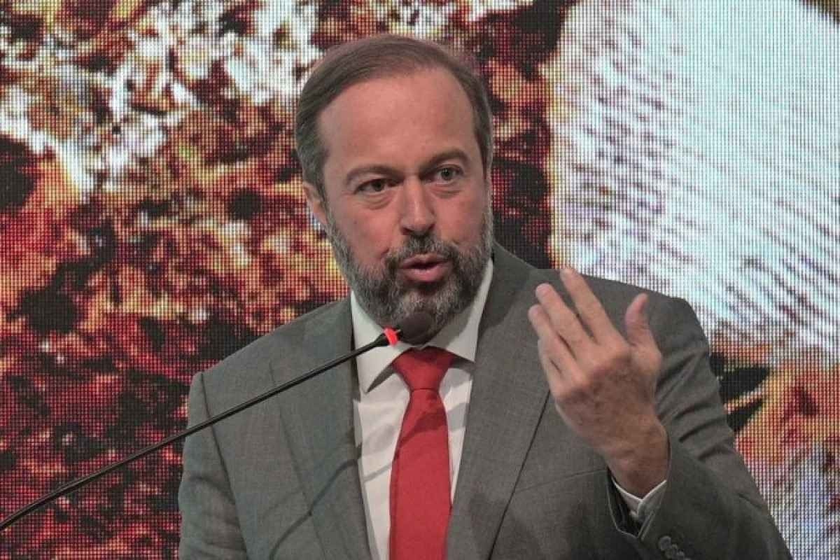 Demissão de presidente da Petrobras não é cogitada, garante ministro