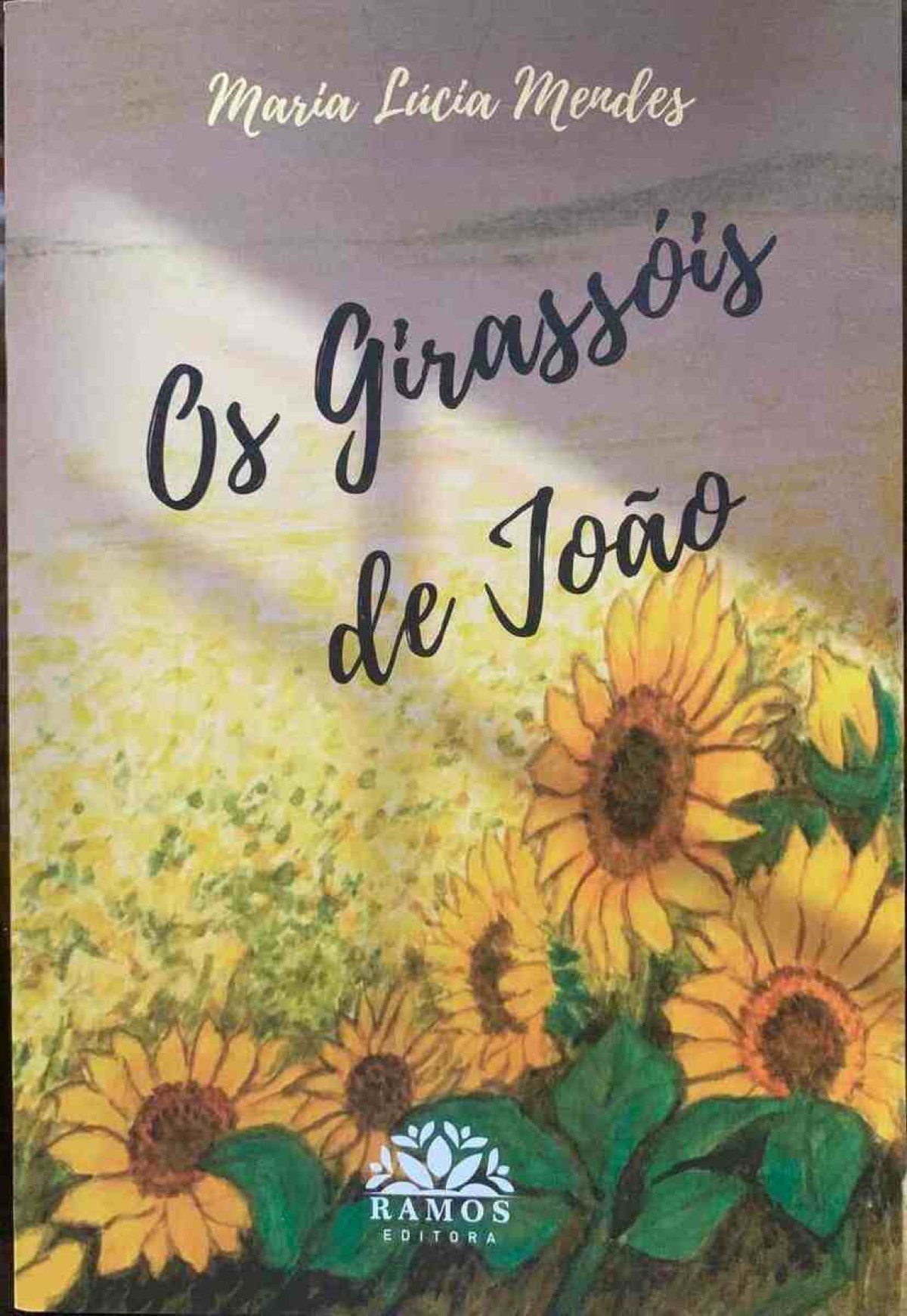 Escritora mineira publica sua 17ª obra e celebra 40 anos de vida literária com o livro "Os Girassóis de João", da Ramos Editora