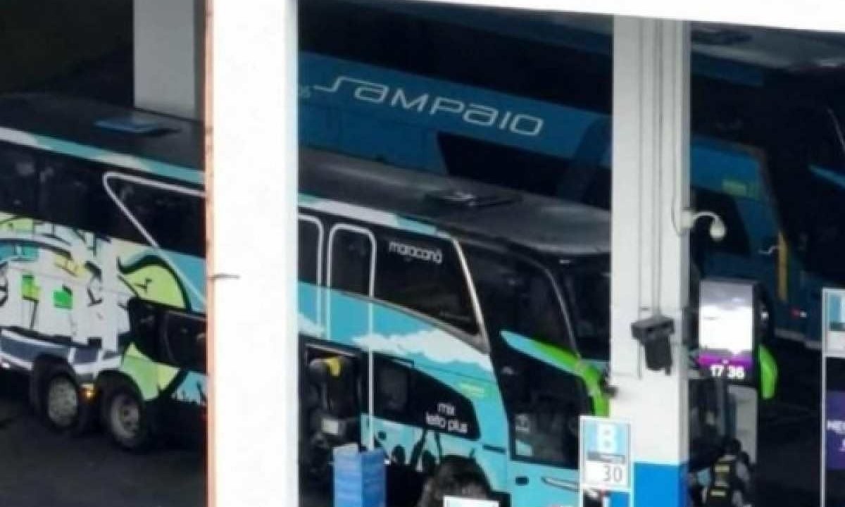 Ônibus da Viação Sampaio foi sequestrado por volta de 15h -  (crédito: Divulgação)