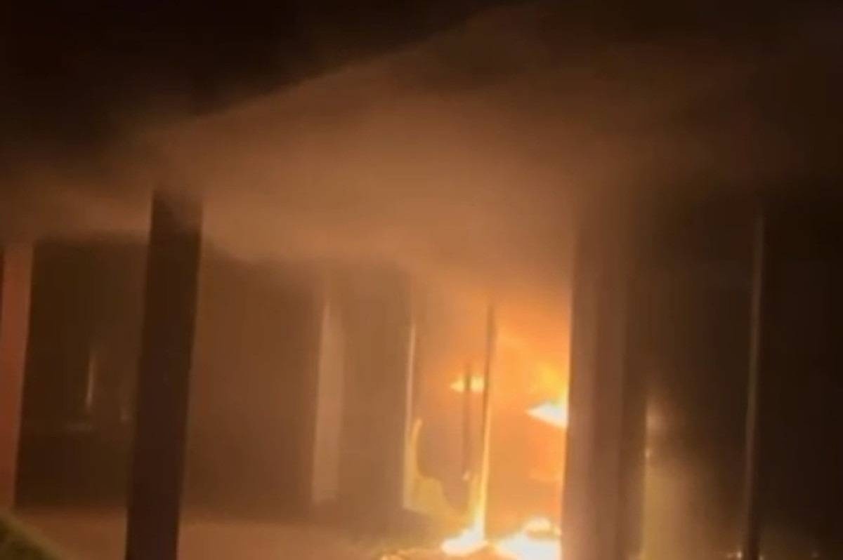 Casa de praia do presidente do União Brasil é incendiada