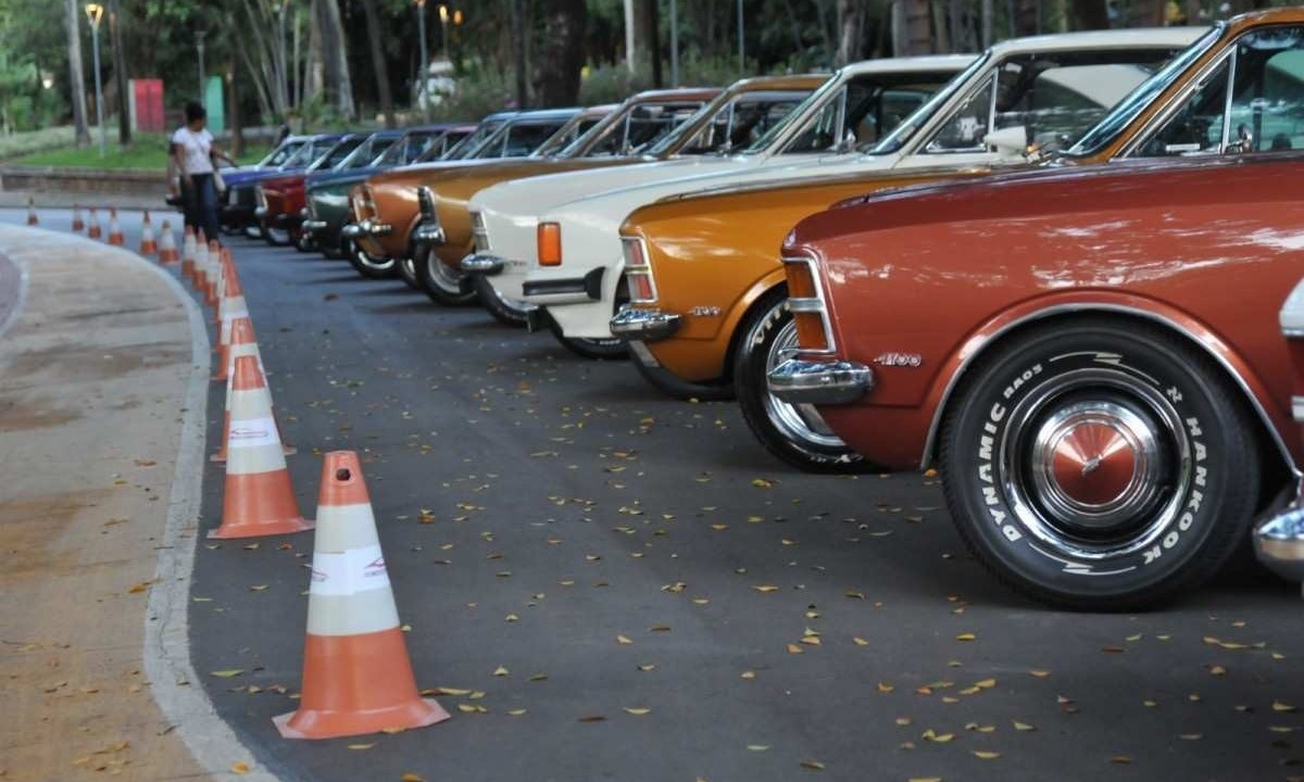 Exposição de carros antigos no Parque Municipal de Belo Horizonte -  (crédito: Gladyston Rodrigues/EM/DA. Press)
