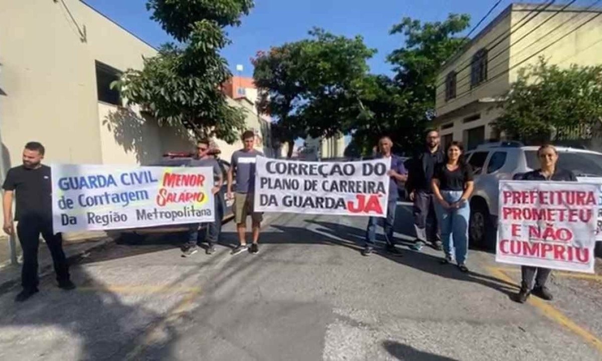 Mobilização da Associação dos Guardas Civis Municipais de Minas Gerais ocorreu em frente à Secretaria de Defesa Social de Contagem, na Região Metropolitana de BH -  (crédito: AGCM-MG)