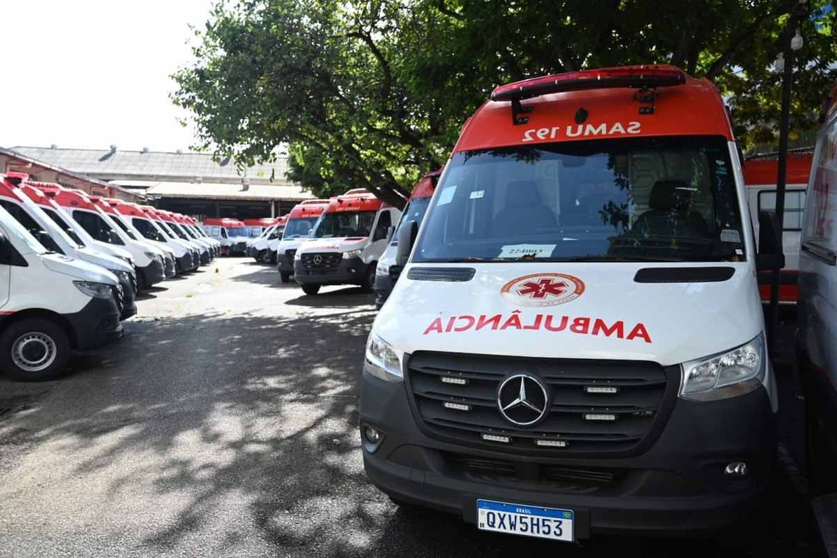Governo de Minas entrega ambulâncias que estavam paradas