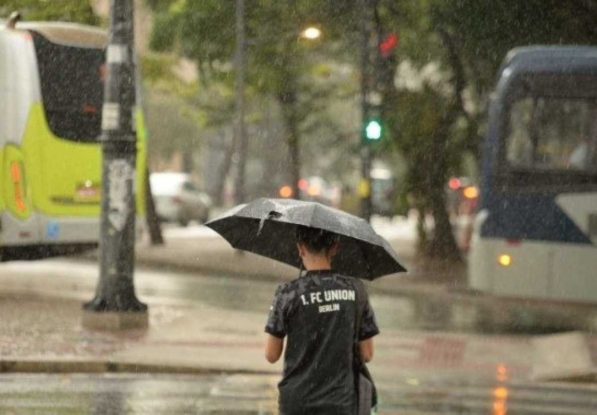 Temporal em BH: forte chuva pode atingir a capital nesta sexta