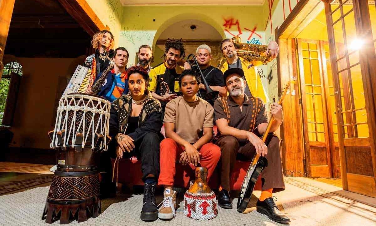 Destaque da cena instrumental brasileira, Bixiga 70 aposta na experimentação coletiva e no diálogo das músicas brasileira, africana e latina -  (crédito: José de Holanda/divulgação)