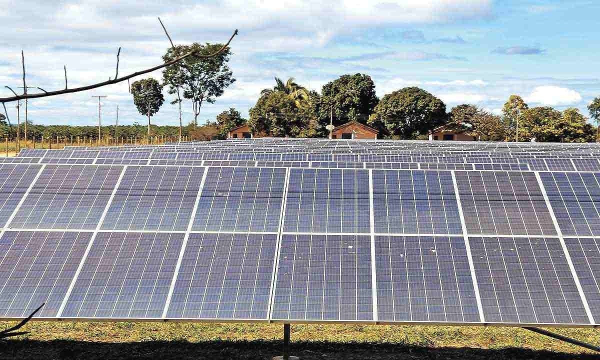 Subsídios dados à geração solar, eólica e biomassa para usar as redes de transmissão e distribuição e distribuição oneram todos os consumidores -  (crédito: Gil Leonardi/Imprensa MG – 28/12/22)