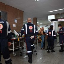 Hospital João XXIII teve esquema especial para atender as vítimas do acidente no Anel - Leandro Couri/EM/DA Press