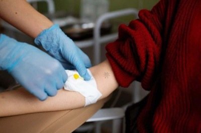 Paciente oncológico recebendo tratamento de quimioterapia  Freepik -  (crédito:  Freepik)