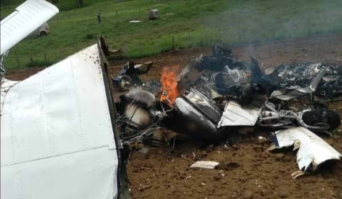 Piloto morre após queda de avião de pequeno porte 