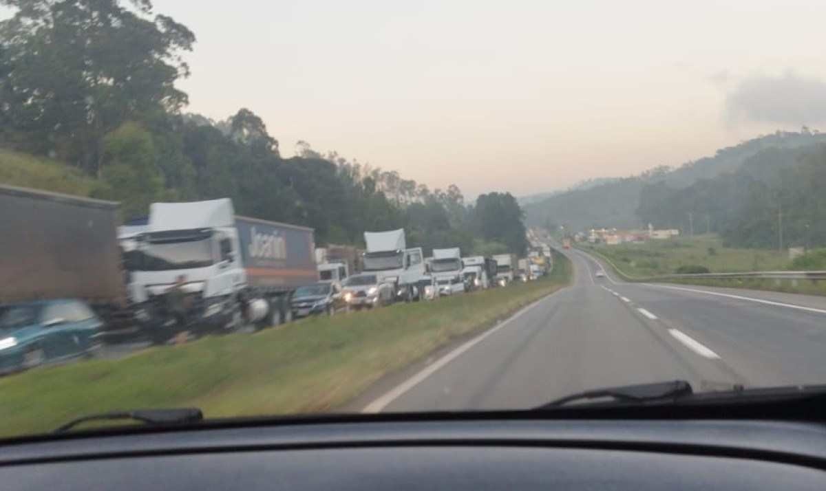 Trânsito segue complicado em Cambuí, no Sul de Minas