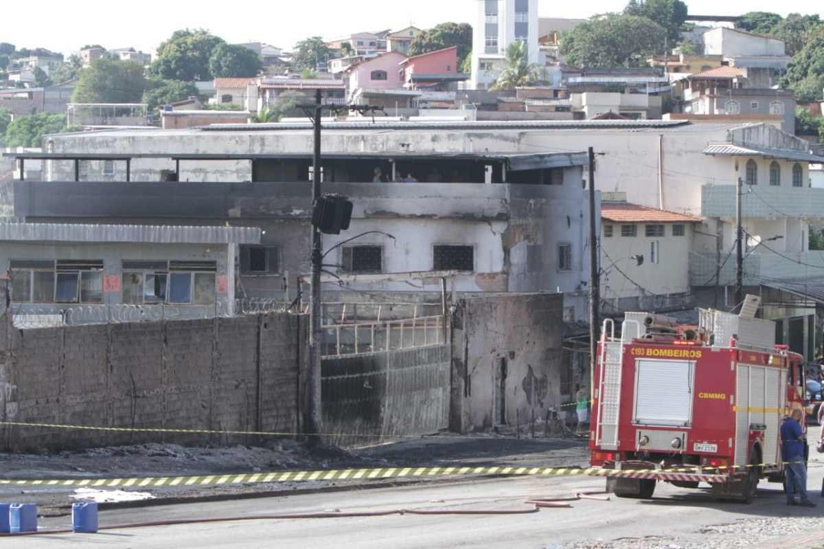 Defesa Civil interdita 7 imóveis atingidos por incêndio em acidente com caminhão