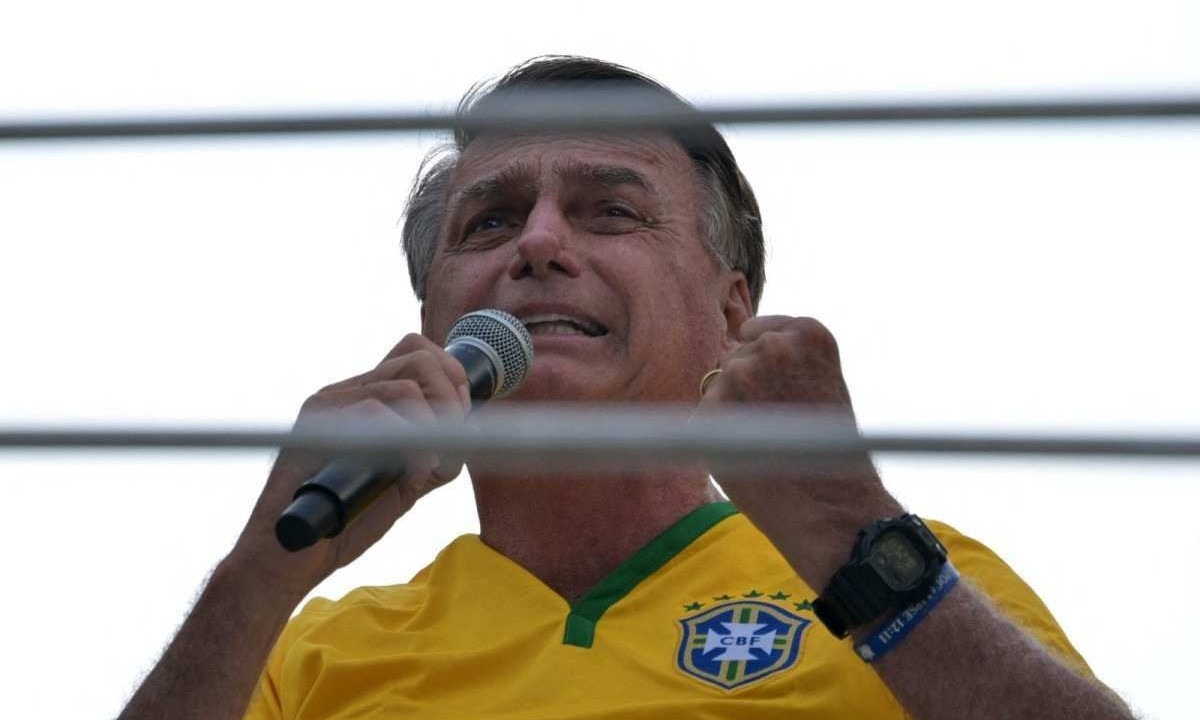 Ex-presidente Jair Bolsonaro levantou reiteradamente questionamentos sobre a confiabilidade das urnas eletrônicas na eleição presidencial de 2022 -  (crédito: NELSON ALMEIDA / AFP)