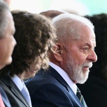 Veto de Lula sobre golpe de 64 causa mal-estar entre Múcio e ex-presidente do PT - EVARISTO SA / AFP