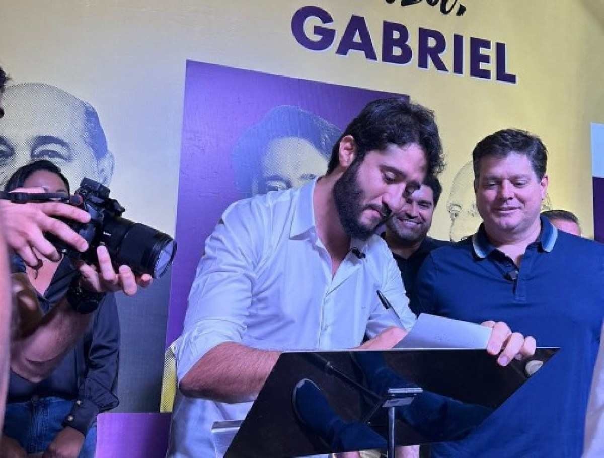  Azevedo lança pré-candidatura prometendo 'bater no queixo'