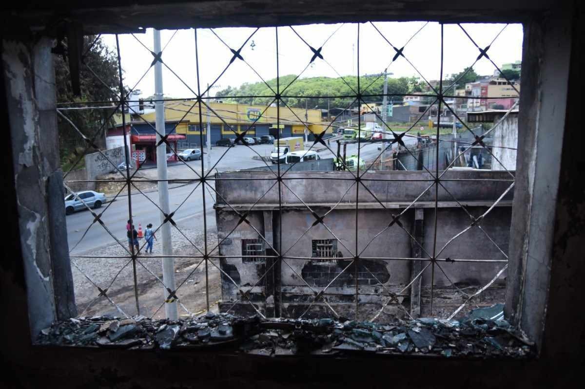 Acidente no Anel: famílias que tiveram casas incendiadas tentam se reerguer