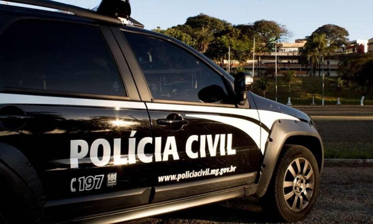 Polícia Civil colhe material para investigar homicídio cometido por policial aposentado -  (crédito: PCMG)