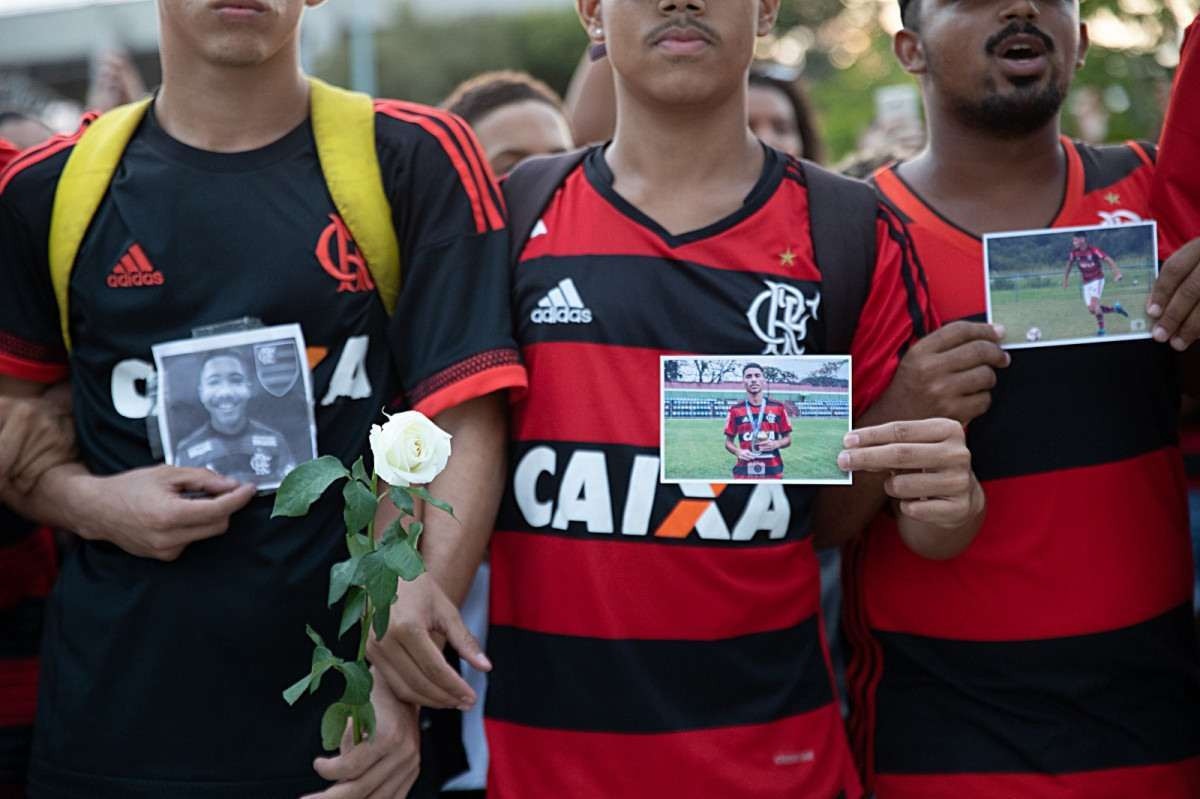 Torcedores do Flamengo fizeram homenagem aos garotos mortos no incêndio no dia 9 de fevereiro de 2019