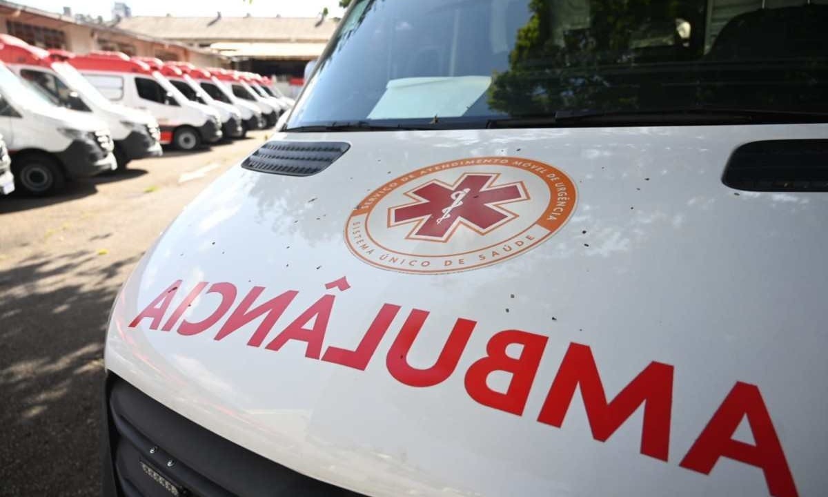Médicos do Samu confirmaram morte de taxista ainda no local do acidente -  (crédito: Leandro Couri/EM/D.A Press)