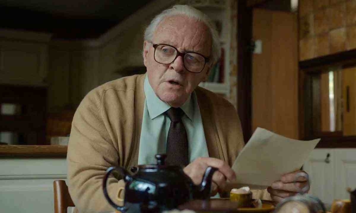 Anthony Hopkins é Nicholas Winton, corretor de ações de banco que se opôs ao regime nazista -  (crédito: Diamond Films/Divulgação)