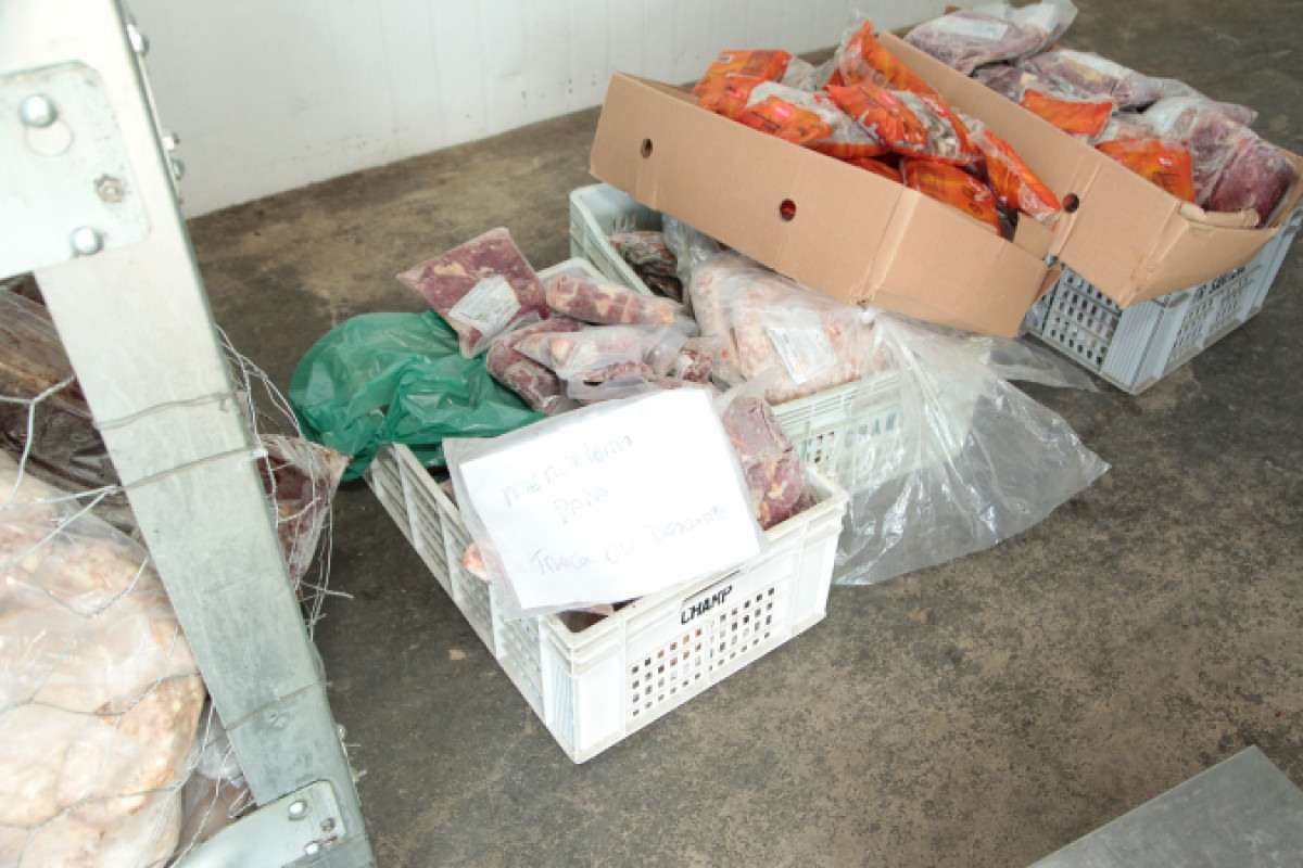 Ação mira frigorífico suspeito de vender carne imprópria para lanche em escola