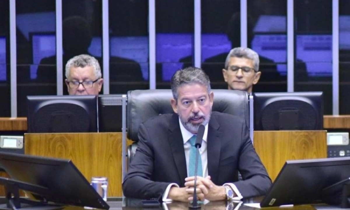 O presidente da Câmara, Arthur Lira (PP-AL) relata sobre projeto de lei que cria o Programa de Aceleração da Transição Energética (Paten) -  (crédito: Zeca Ribeiro/Câmara dos Deputados)