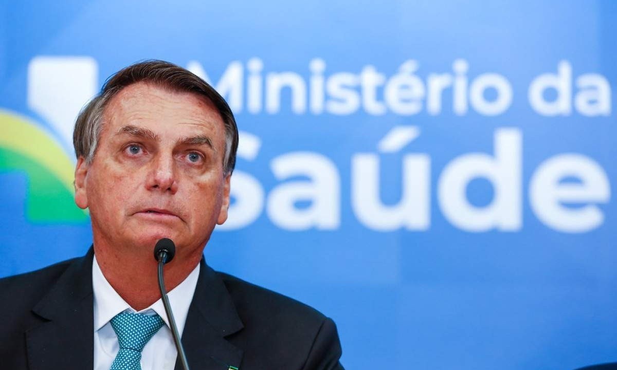 Bolsonaro na assinatura do contrato de transferência de tecnologia da vacina para Covid-19 desenvolvida por Oxford, comercializada pela AstraZeneca e produzida no Brasil pela Fiocruz, em 2021 -  (crédito:  Alan Santos/ Palácio do Planalto )