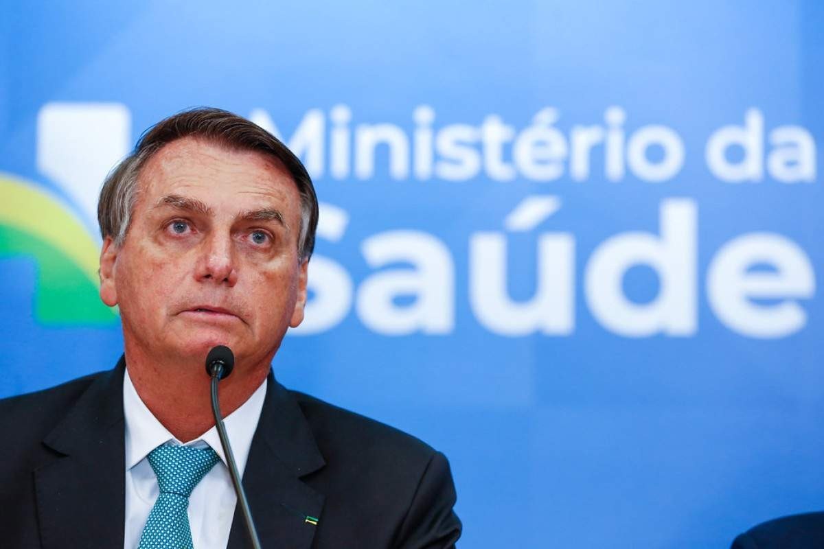 Moraes nega pedido de Bolsonaro para arquivar inquérito da vacina
