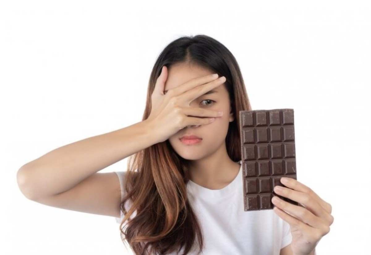 Páscoa: chocolate dá espinha? Faz mal para a pele? O que diz a ciência sobre isso?