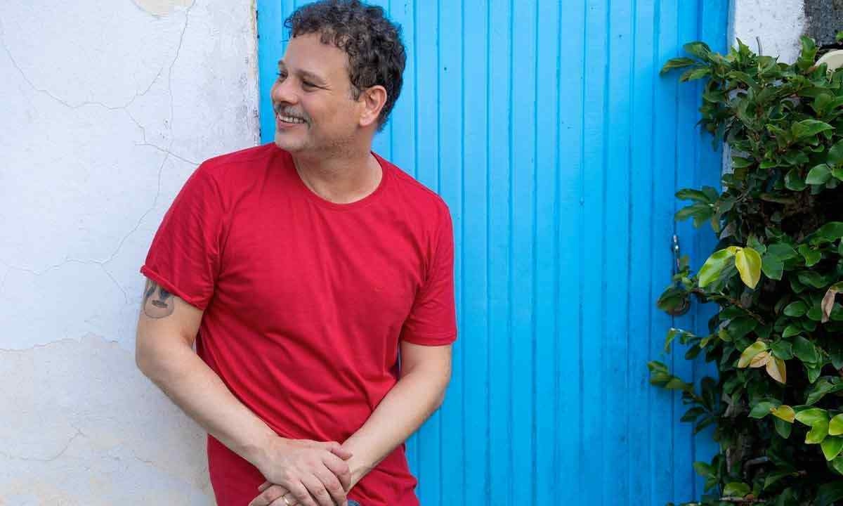 Moyseis Marques lança disco 'Na matriz' e comemora 25 anos de carreira