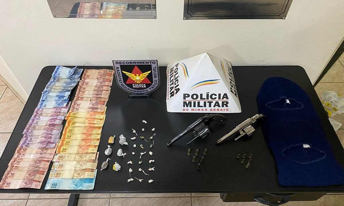 Homem preso onze vezes e suspeito de cometer homicídio capturados pela PM em Minas