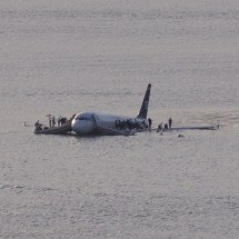 Passageiros nas asas do avião: O incrível resgate no rio Hudson - Greg L - wikimedia commons 