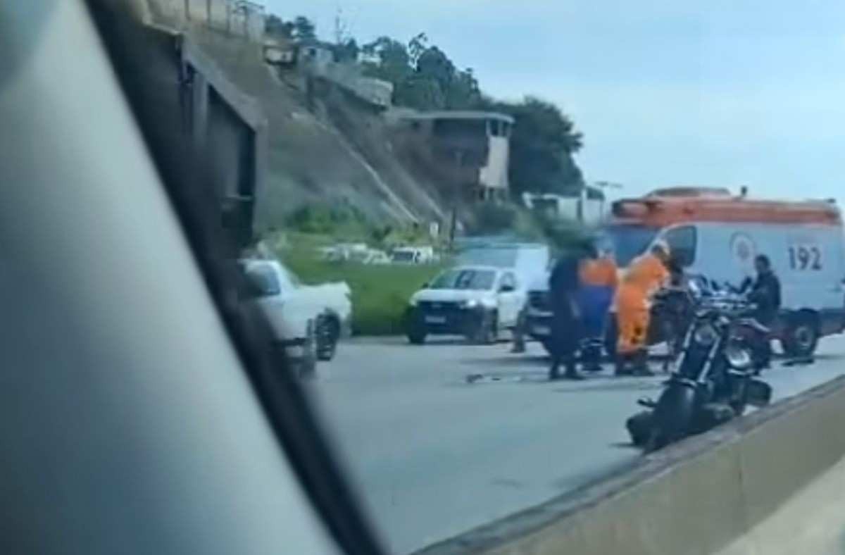 Motociclista morre em acidente com três veículos no Anel Rodoviário, em BH