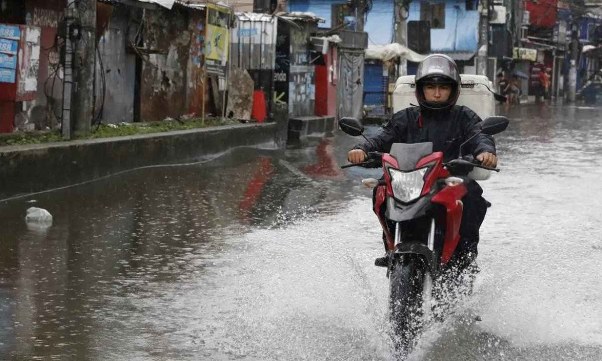 Prefeitura pediu que a população evite deslocamentos esta noite e, se possível, antecipe a volta para casa devido ao temporal previsto  -  (crédito: Fernando Frazão / Agência Brasil / Reprodução)