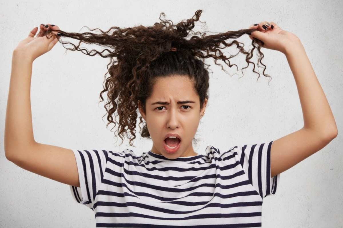 Hair Popping: TikTok ensina puxar o cabelo para tratar dor de cabeça