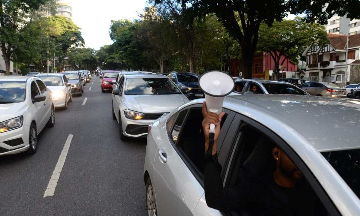 Manifestantes promoveram um "buzinaço" e fecharam a Avenida Afonso Pena, em 11 de março -  (crédito: Tulio Santos/EM/D.A.Press)