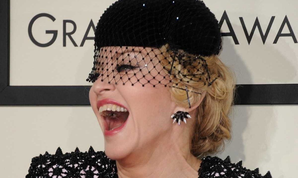 Madonna confirmou em um vídeo postado nas redes sociais do Itaú que virá ao Brasil 
 -  (crédito: Valerie MACON / AFP)