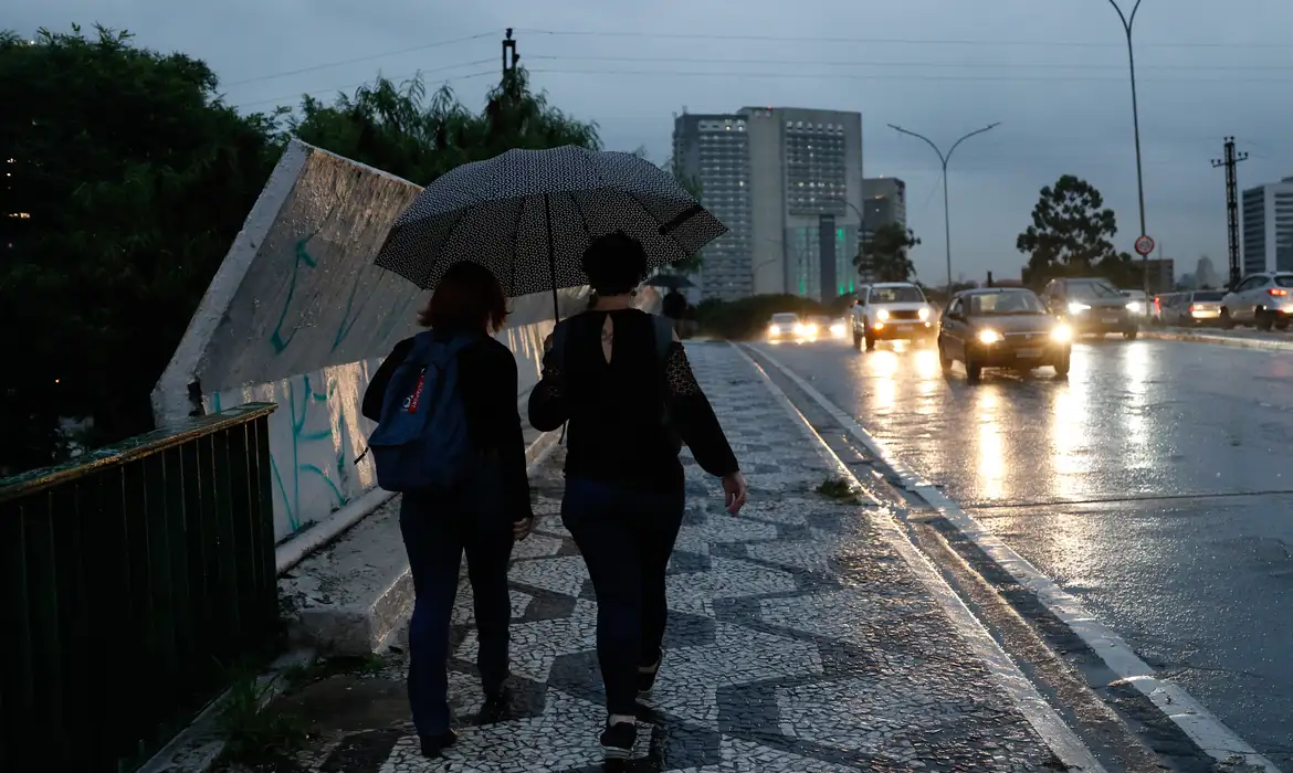 Pode chover forte em BH e outras 588 cidades de Minas; veja a lista - EBC - Geral