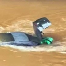 Homem deixa carro em lava-jato e o encontra boiando em rio - Divulgação / PMMG