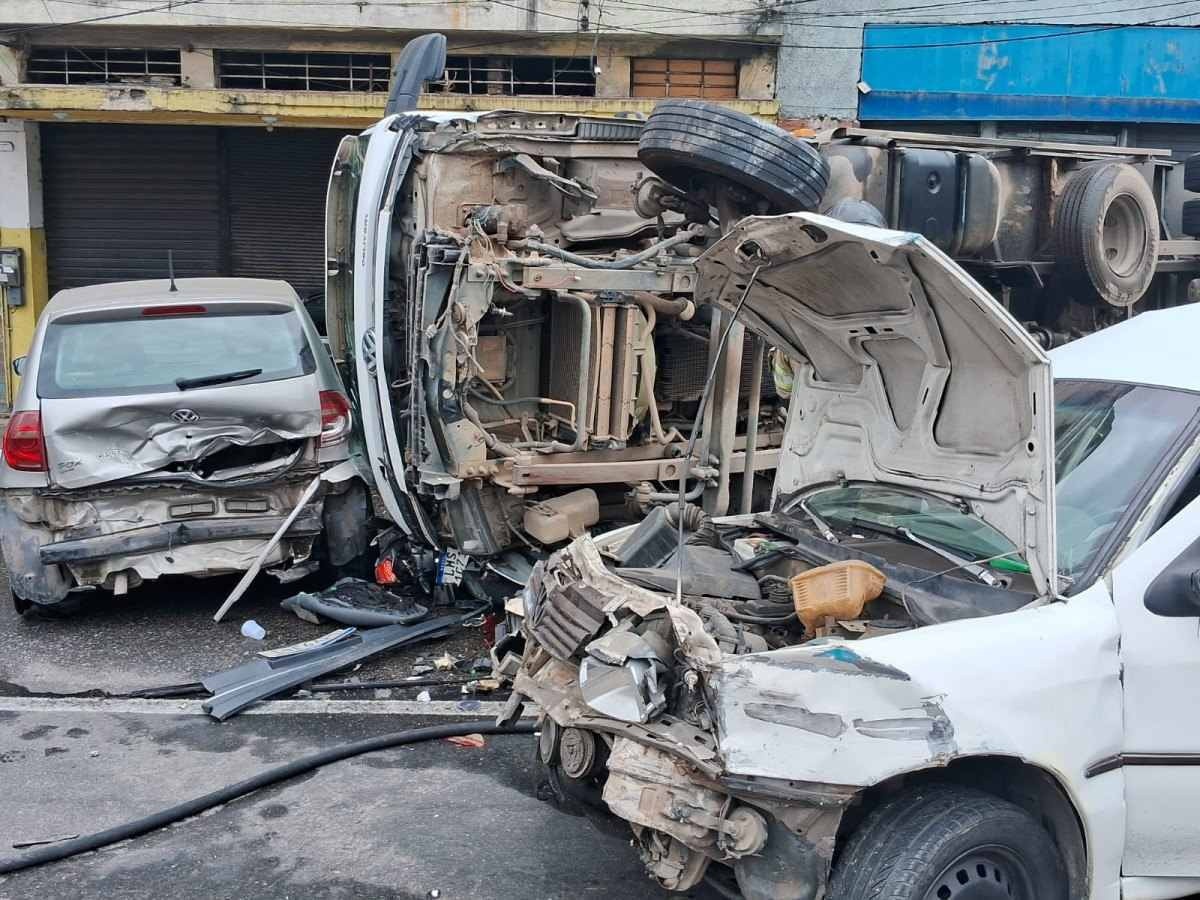 Acidente de trânsito fere 7 pessoas em Niterói, no Rio de Janeiro