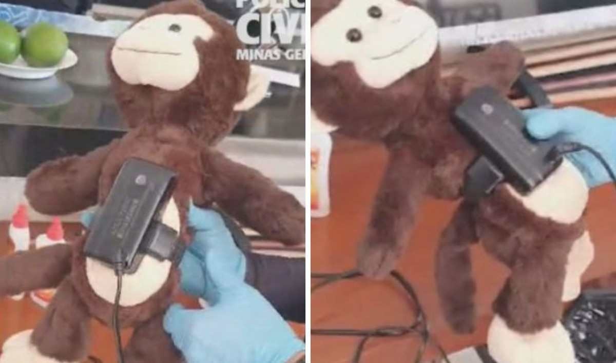 Polícia flagra macaco de pelúcia usando tornozeleira eletrônica