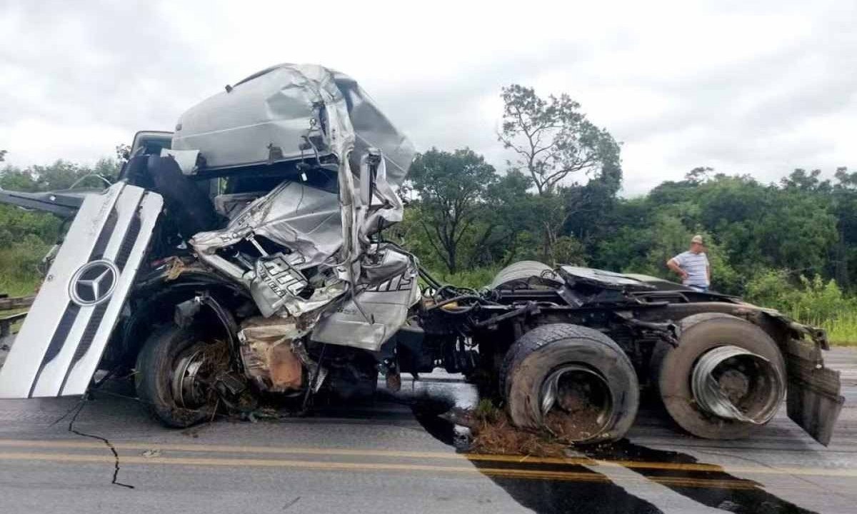 Vítima, de 41 anos, dirigia um dos veículos envolvidos na colisão
 -  (crédito: PMRV / Divulgação)