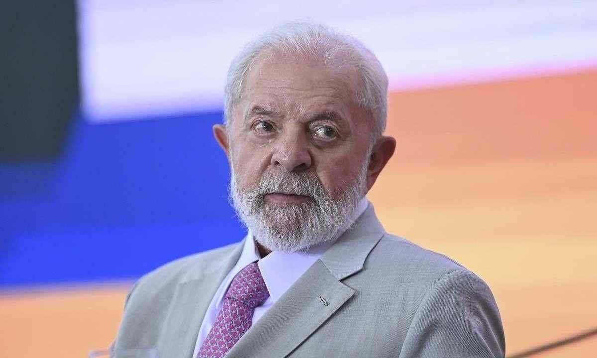 Postura de Lula confirma e reforça sua tendência de conciliação com os militares observada nos dois primeiros mandatos. -  (crédito: Ton Molina /Fotoarena/Folhapress)