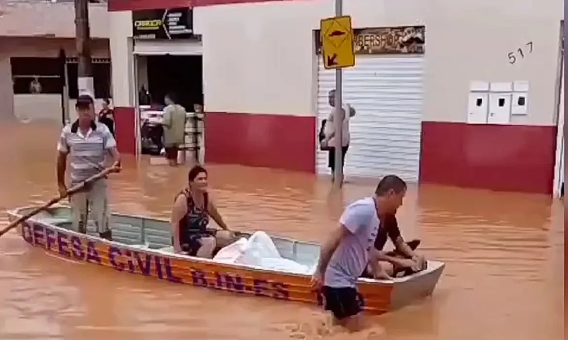 Cidade atingida por temporal pode pedir adiantamento do Bolsa Família -  (crédito: EBC - Últimas Notícias)